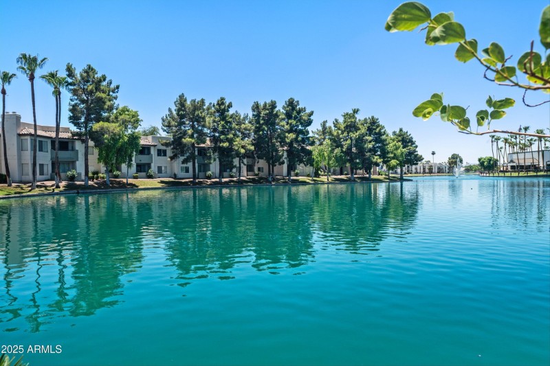 Gorgeous Lakefront Views
