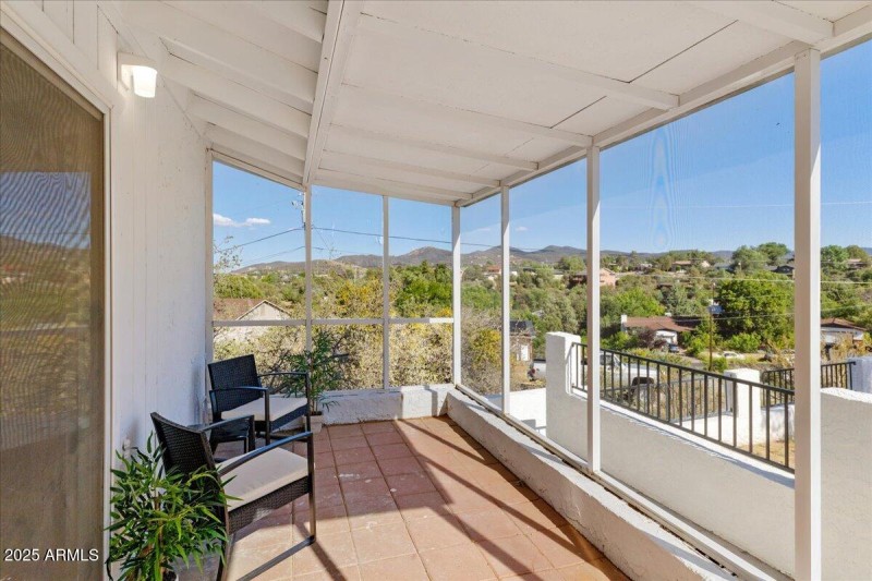 02-Front Screened Porch