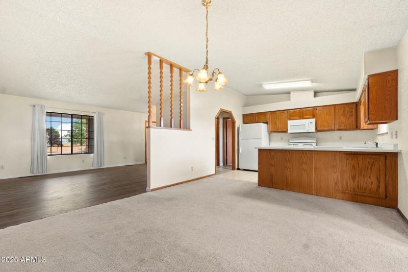 14_Dining Room 02