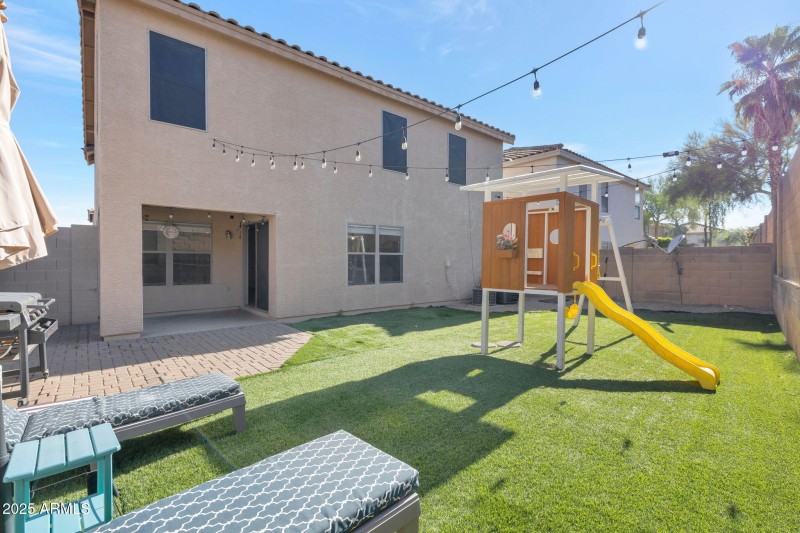 SPACIOUS BACKYARD