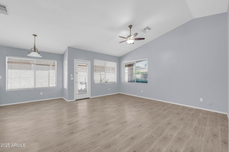 4255 E Rock Dr-17