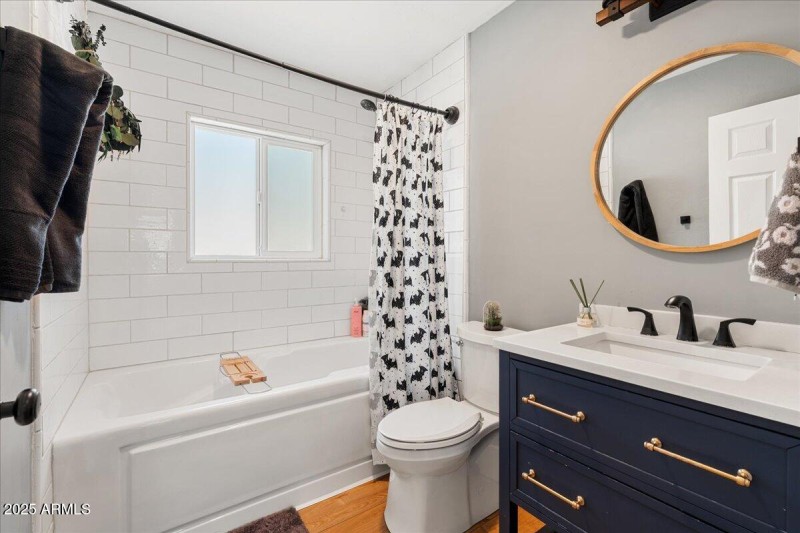 20-Upstairs Bathroom