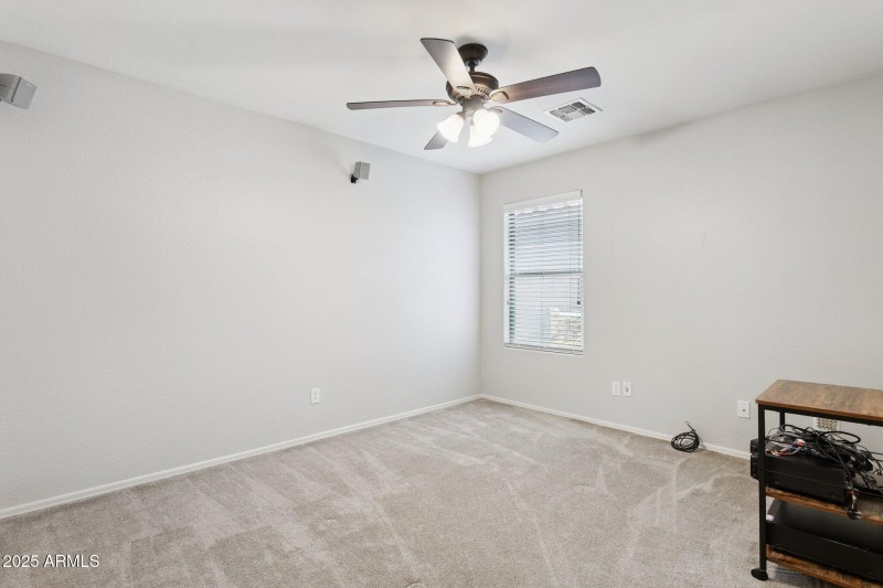 17-web-or-mls-46179-w-starlight-dr