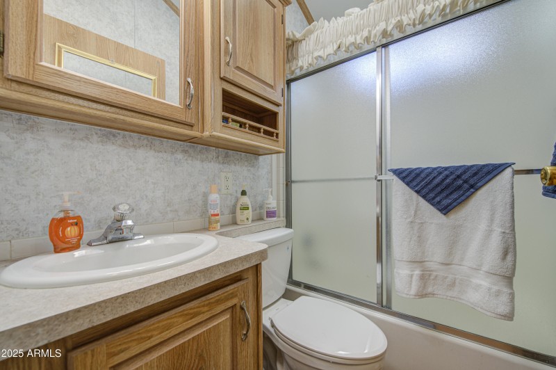 Bathroom 1-pic 2
