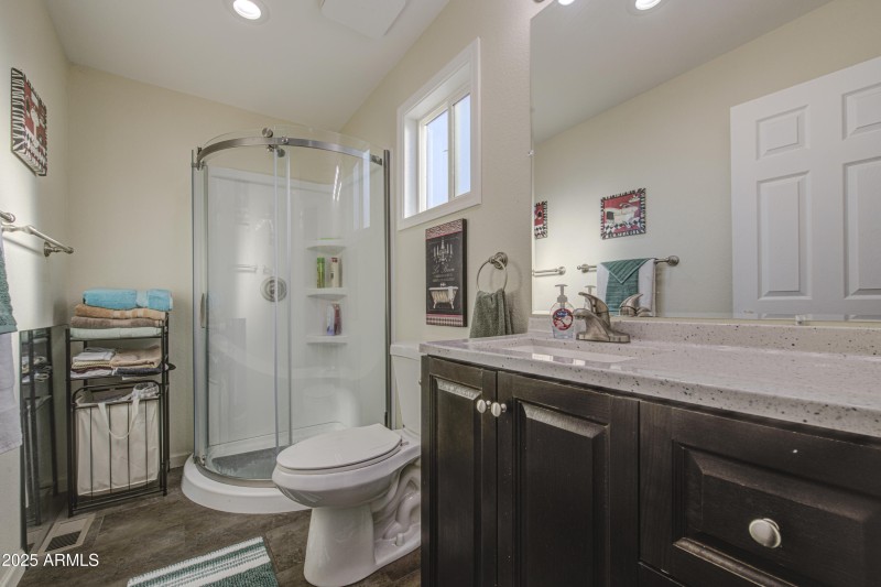 Bathroom 2-pic 2