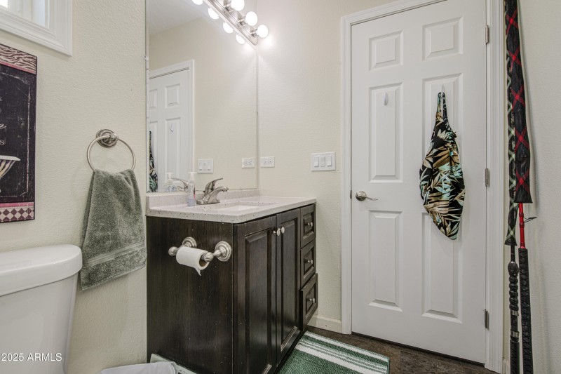 Bathroom 2-pic 3