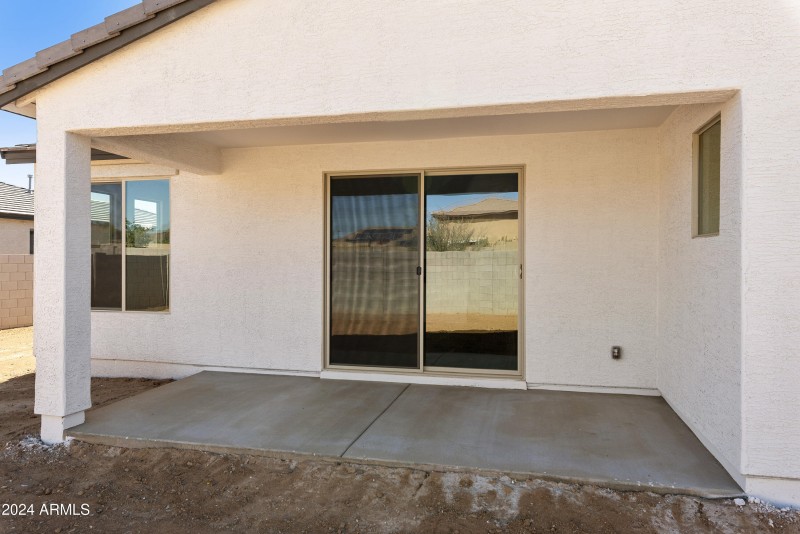 COVERED BACK PATIO