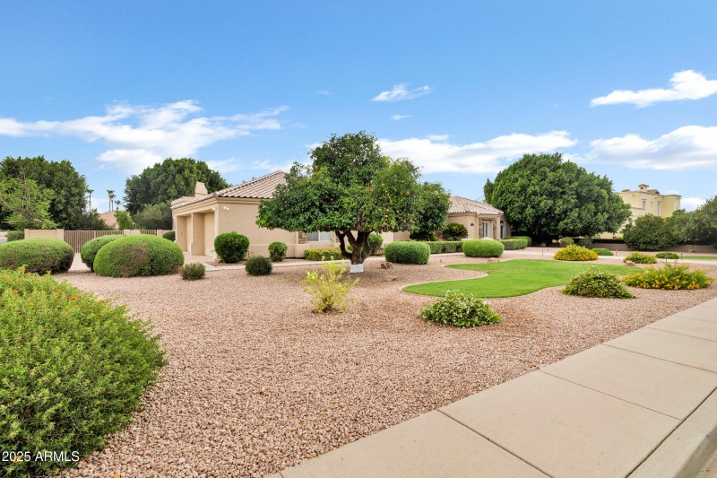 3819 E Ivyglen St-3