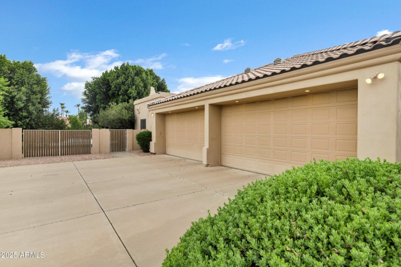 3819 E Ivyglen St-4