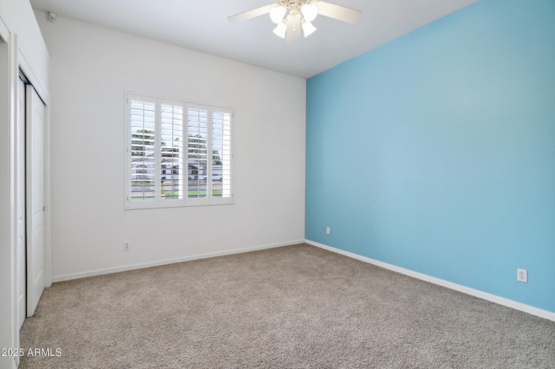 3819 E Ivyglen St-33