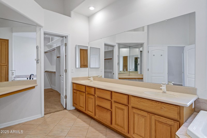 3819 E Ivyglen St-43