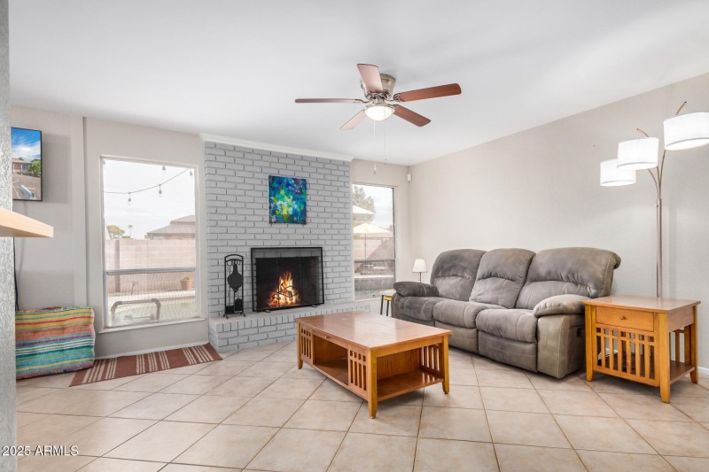 4-1233 W Dublin St