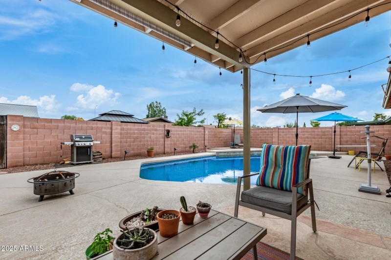 22-1233 W Dublin St