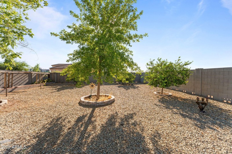25516 W Hunter Dr