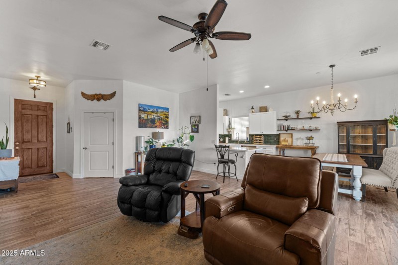 25516 W Hunter Dr