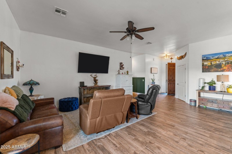 25516 W Hunter Dr