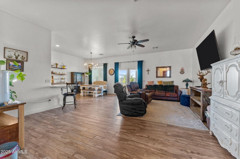 25516 W Hunter Dr