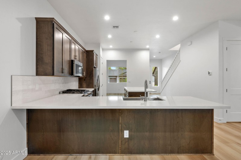 12-Kitchen (2)