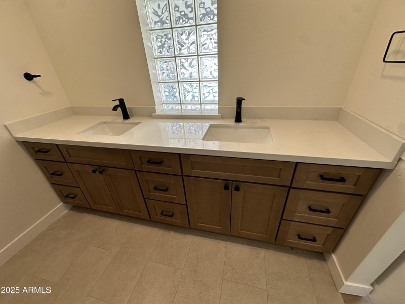 MASTER VANITY