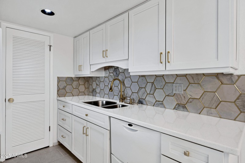 8017 E Glenrosa Ave-11