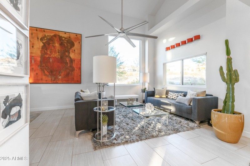 LivingRoom02