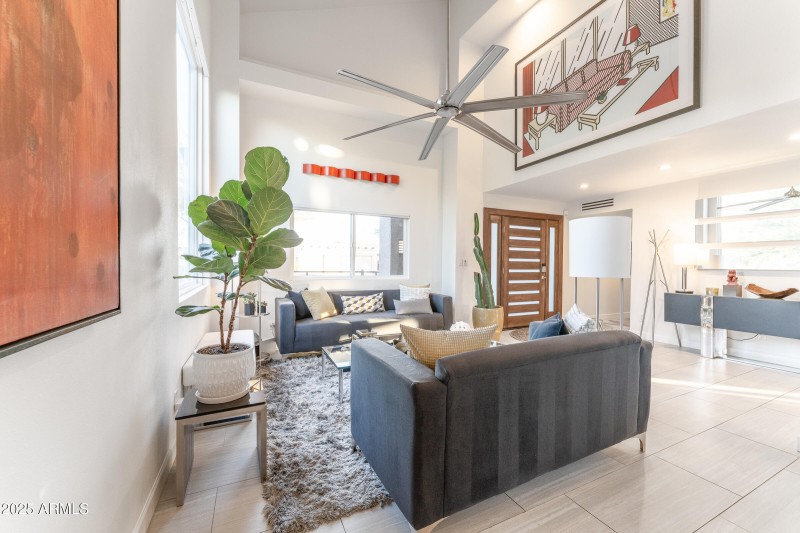 LivingRoom03