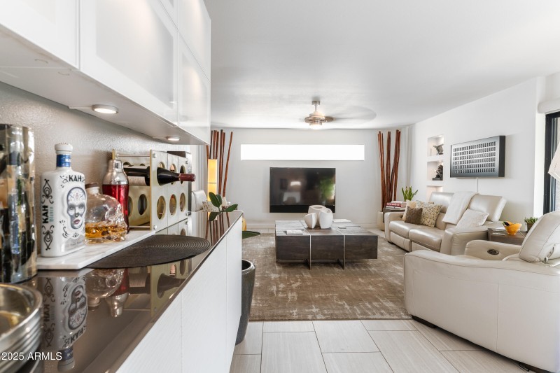 FamilyRoom03