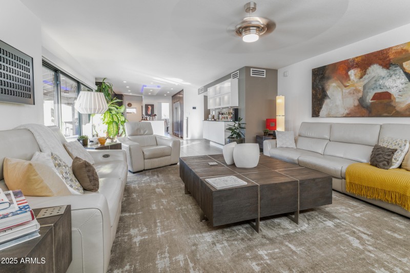 FamilyRoom04