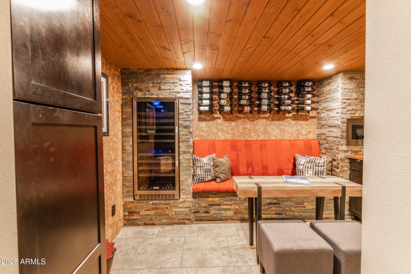 WineRoom01