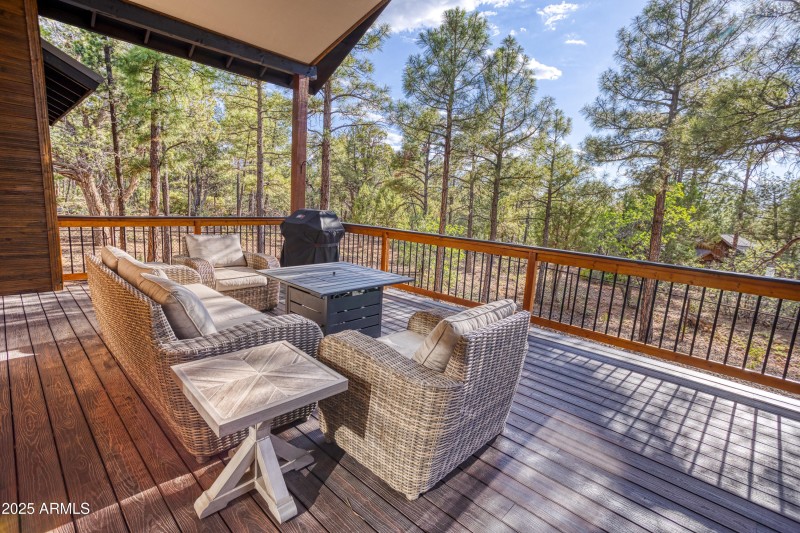 Fire table & patio furniture stay!