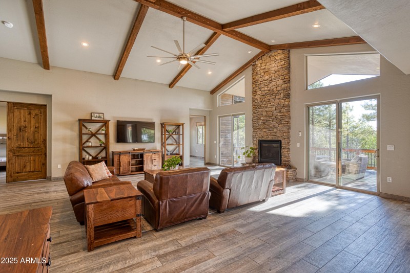 Gas fireplace easy to operate and