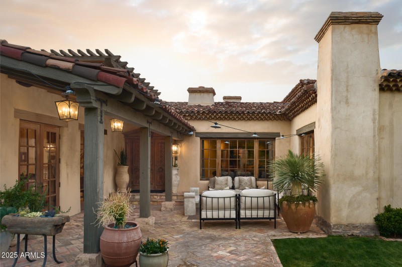 frontcourtyard