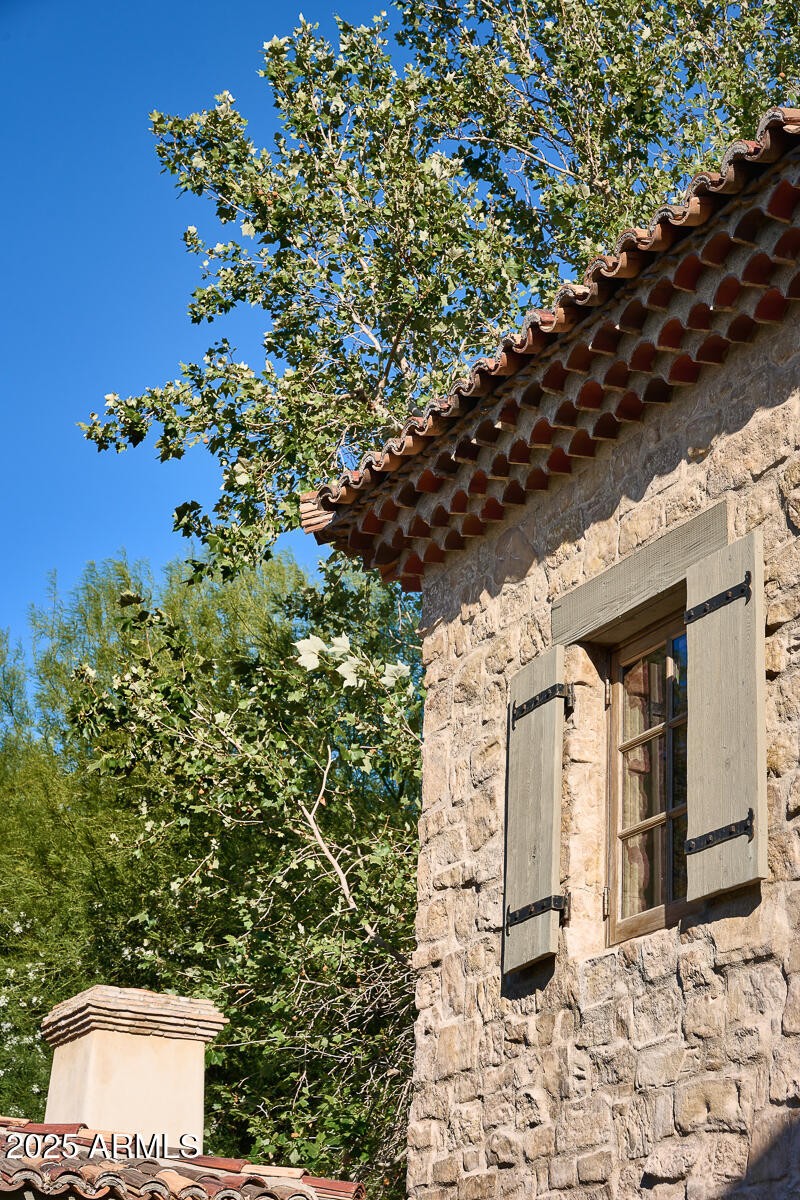 exteriordetail2