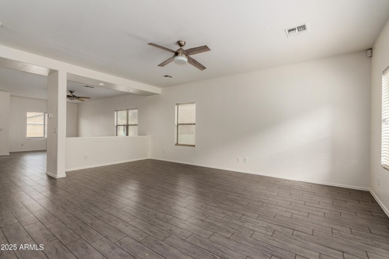 14 Jamestown