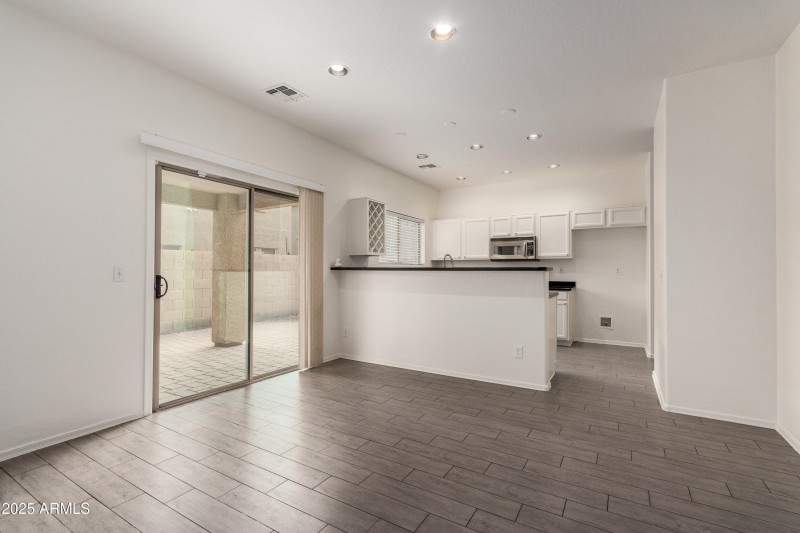 15 Jamestown
