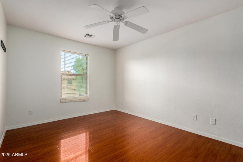 27 Jamestown