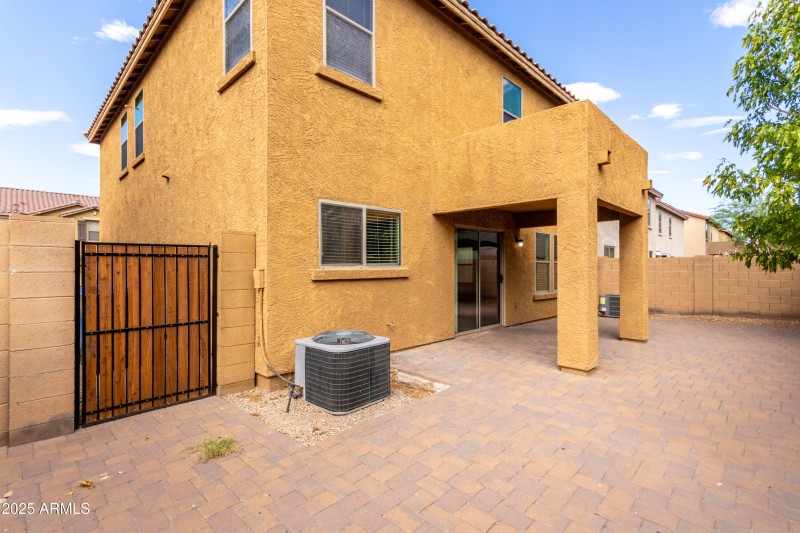 38 Jamestown