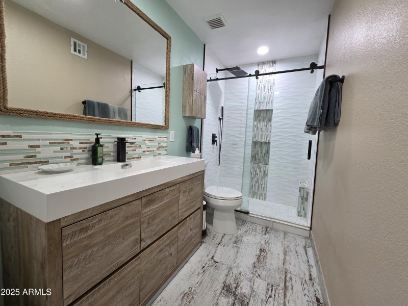 2338 guest bathroom