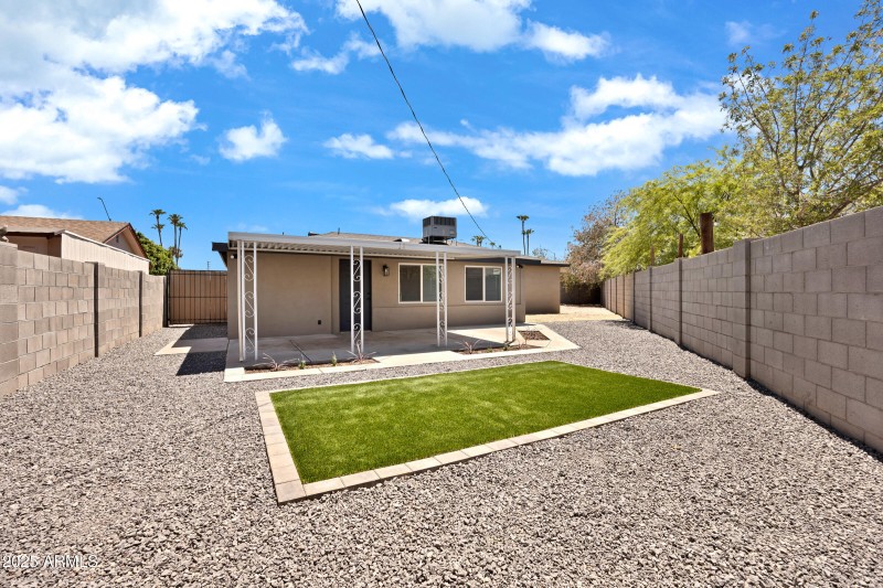 7602 E Thomas Rd-33