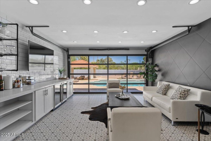 06-Living Room