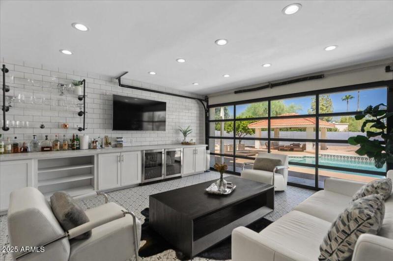 07-Living Room
