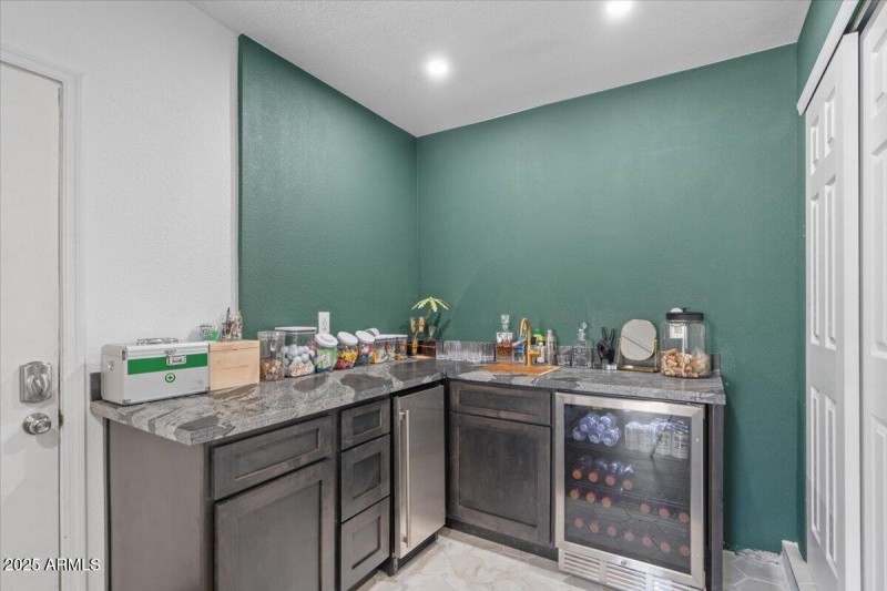 26-Bonus Room Bar