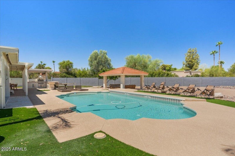 55-Pool and yard