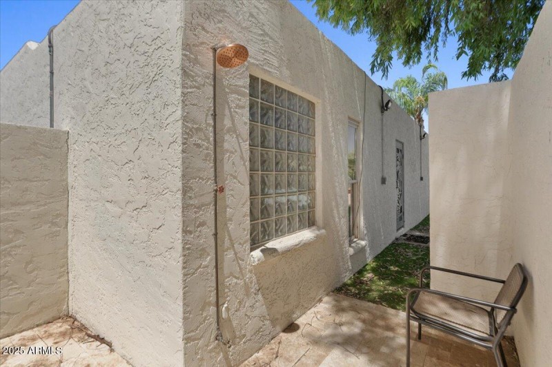63-Outdoor shower