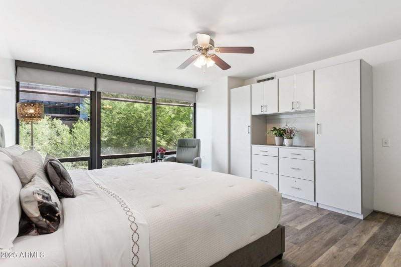 16-web-or-mls-4808-n-24th-st-unit-208