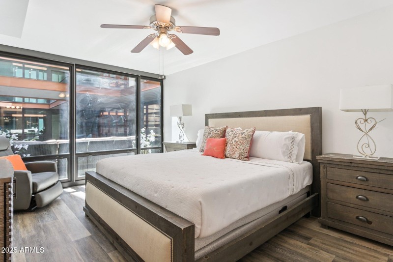 20-web-or-mls-4808-n-24th-st-unit-208