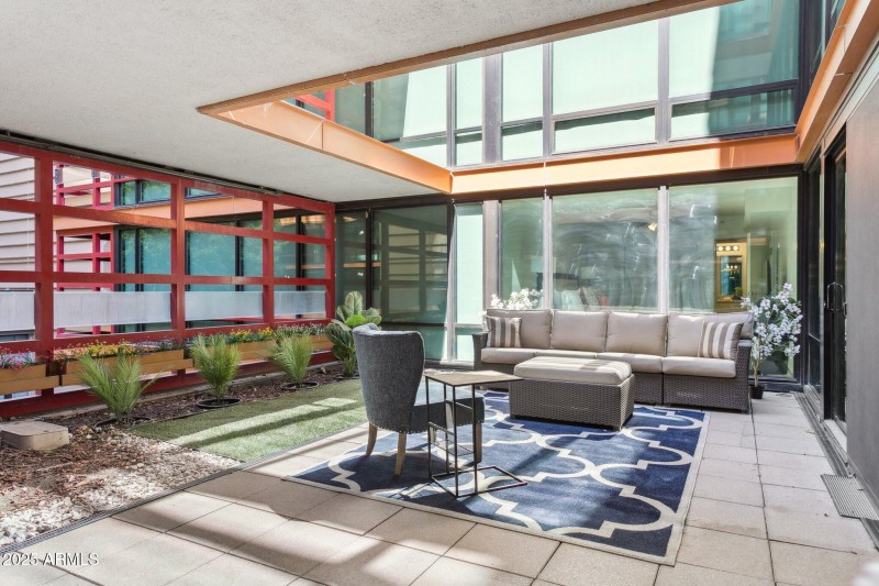 27-web-or-mls-4808-n-24th-st-unit-208