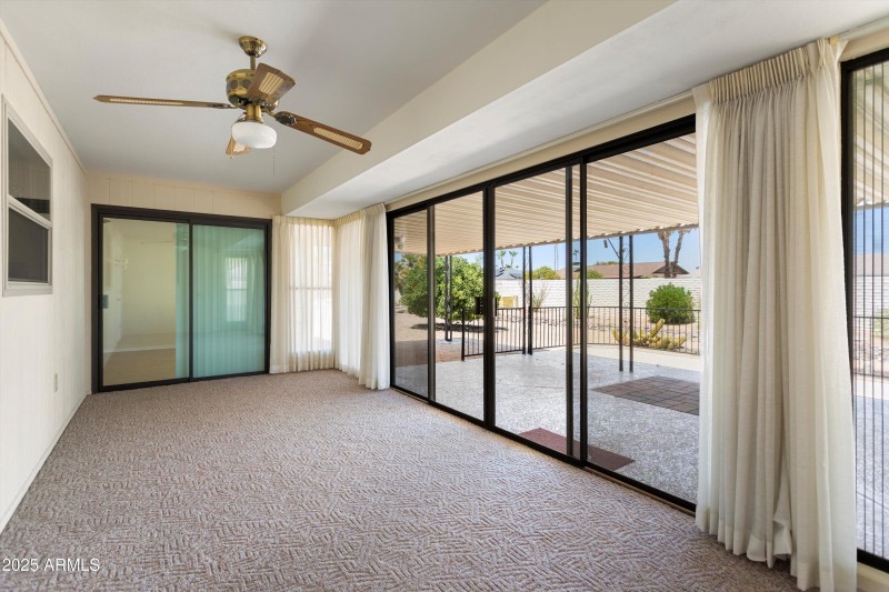 Flexible enclosed Patio Room