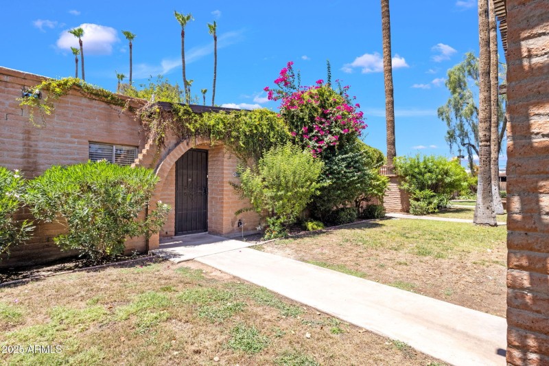 5-web-or-mls-3036-n-32nd-st-314