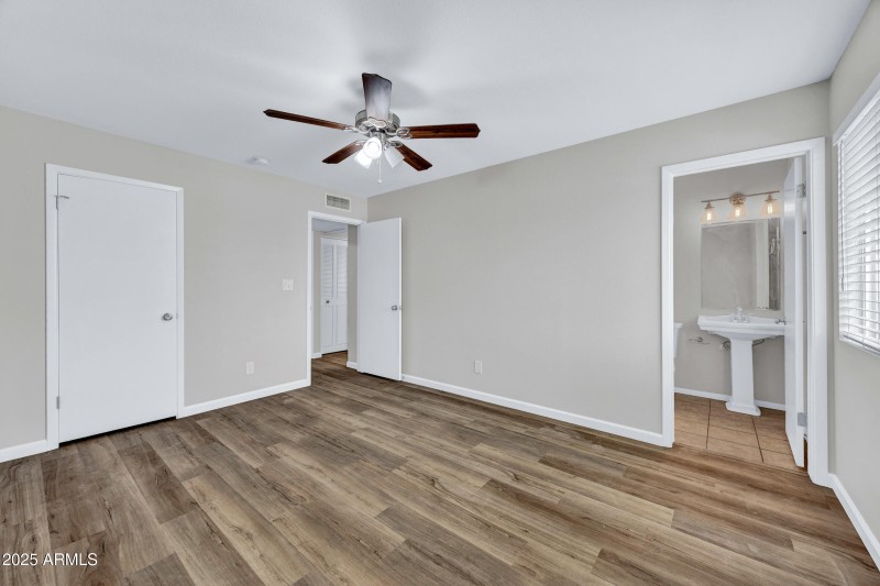 2602 W Fremont Dr-18